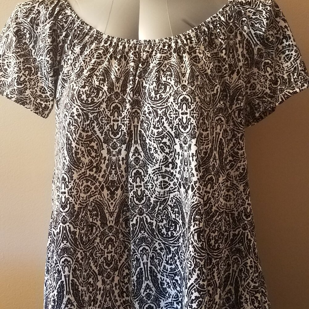 C'est La Vie Black & White Pattern Peasant Top Size S Retail NWOT 29.99